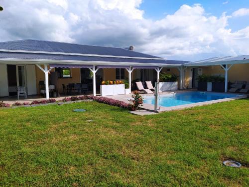 Villa Créoléna Séjour authentique avec piscine à Anse-Bertrand Guadeloupe