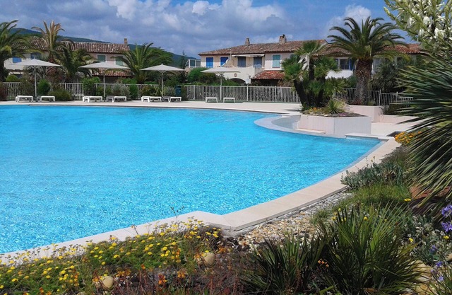 Villa 'Domaine Du Golf De Roquebrune' con vistas al mar, Wi-Fi y aire acondicionado