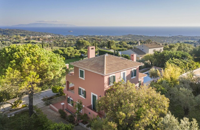 VILLA EFROSSINI/ LUXURY VILLA WITH PRIVATE SWIMMING POOL!