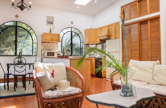 Villa Escondida Privada para parejas, con jardines bien cuidados, piscina, Cabaña y barbacoa.