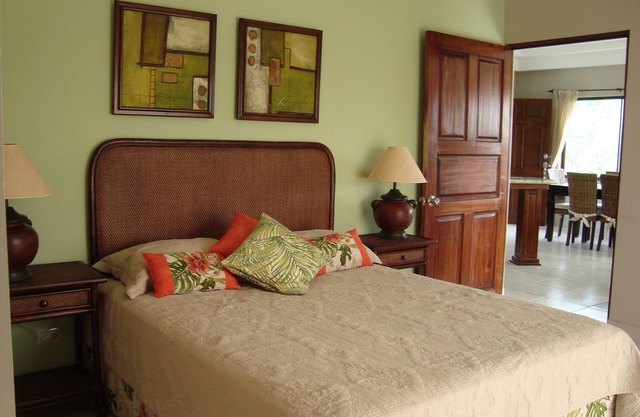 Villa para 12, Playa Matapalo. Piscina y 2 cocinas.