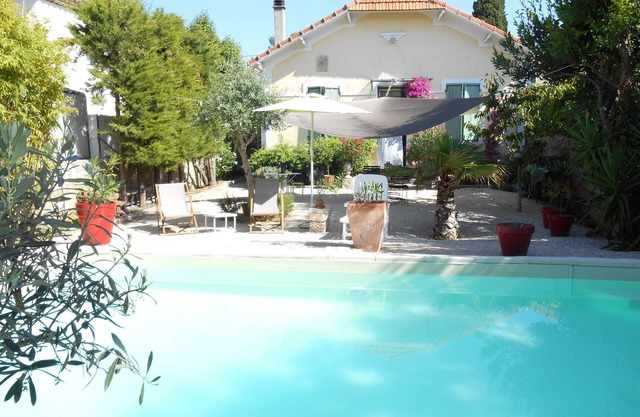 Antigua villa de 4-6 personas, jardín / piscina, zona tranquila, inglés hablado