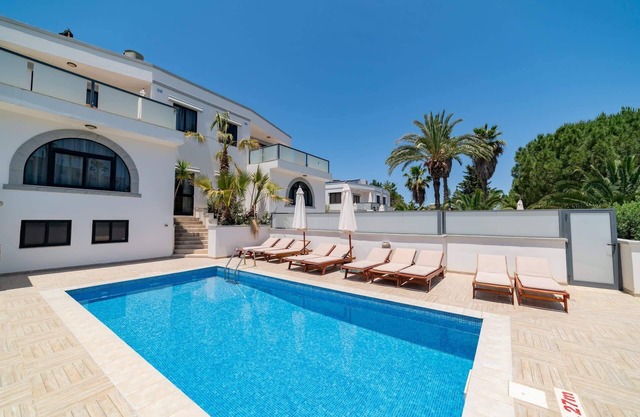 Villa Gardenia - 5 bedroom Holiday Villa with Pool