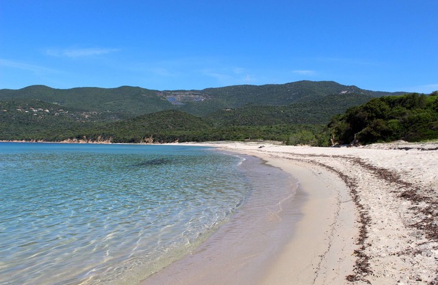 VILLA IN THE HEART OF THE MAQUIS AND 8MN FROM CUPABIA BEACH