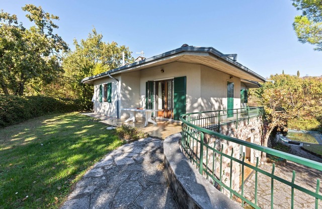 Preciosa villa con piscina privada y jardםn.