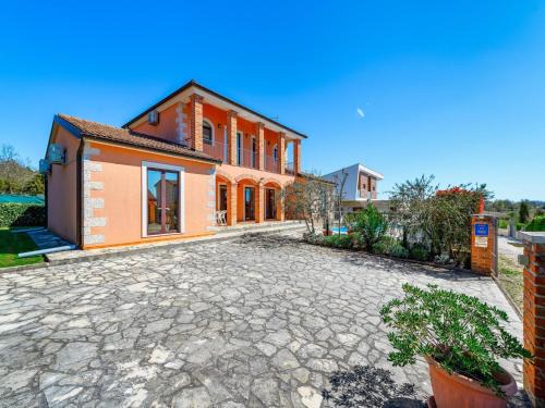 Villa in Visnjan with Private Heated Pool