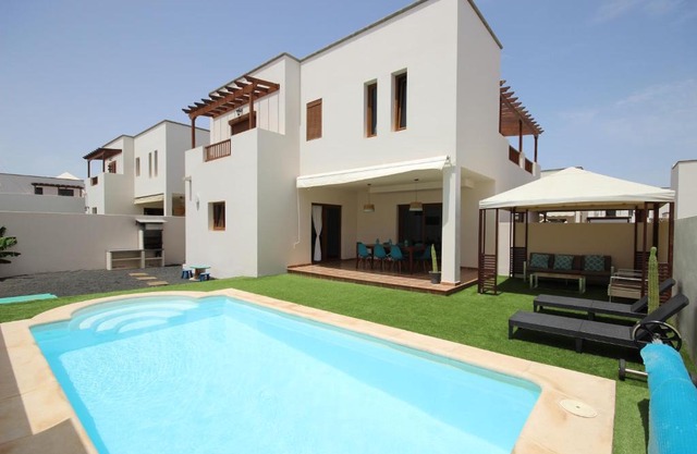 Villa Las Caletas del Mar - Heated Pool