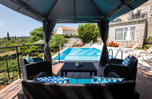 Villa Luce Konavoka - Villa de tres dormitorios con terraza y piscina