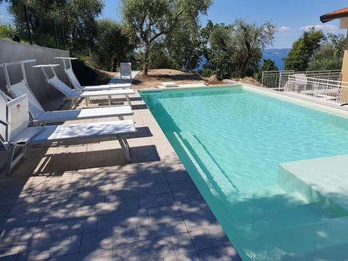 Villa Malù - APT Mara - Piscina e vista lago