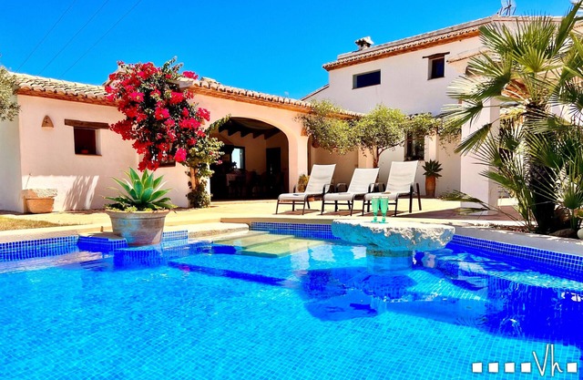 MARIPOSA- Acogedora casa de campo con piscina y vistas a la montaña