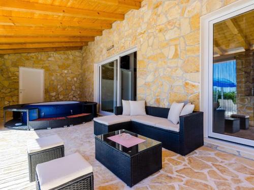 Villa Mateo - 3 Bed Apt with Terrace&Private Pool