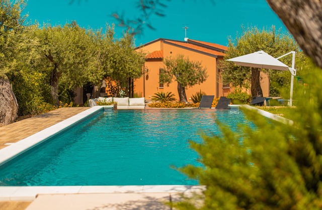 Villa Mónica con piscina privada para 5 personas con 3 habitaciones en Cefalú