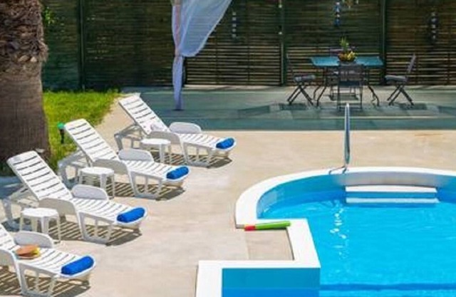 Villa Oasis, Soroni Rodas
