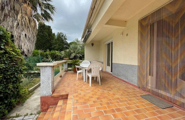 Casa Palau-del-Vidre, 4 dormitorios, 8 personas