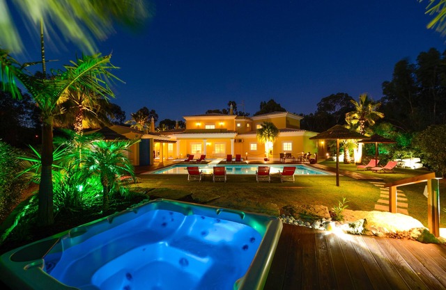 Villa Jardines Penina Con aire libre climatizada, jacuzzi y jardines tropicales