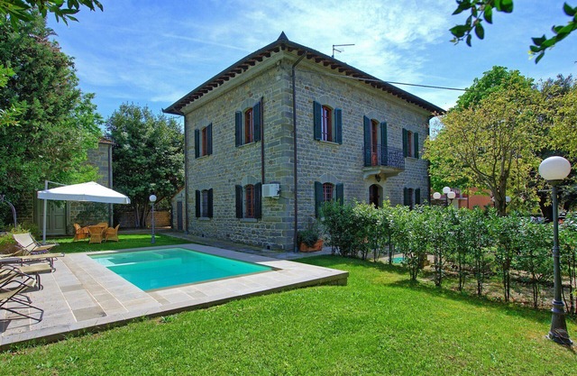 Villa en Cortona con 5 habitaciones, capacidad 9