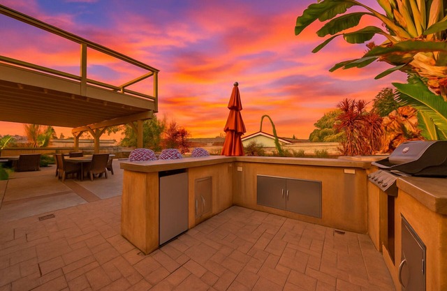 Luxury Family Villa, Heated Pool, Spa, Outdoor Kitchen, BBQ, Disneyland, Beaches