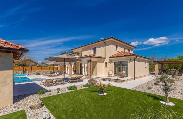 Villa QUERCUS con piscina climatizada
