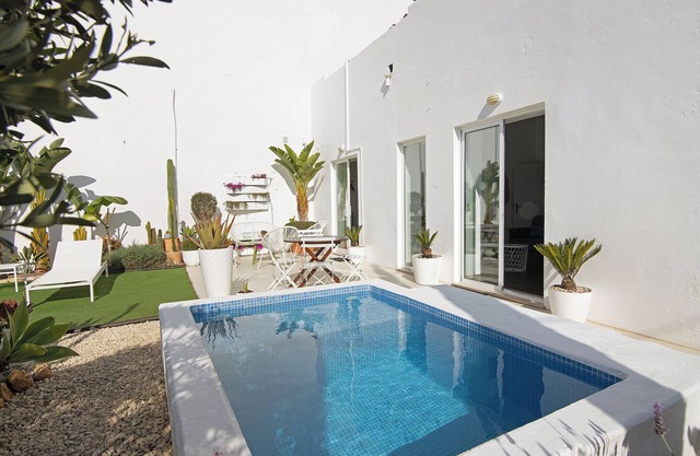 Villa Rafa con piscina privada, jardín, Wi-Fi y aire acondicionado