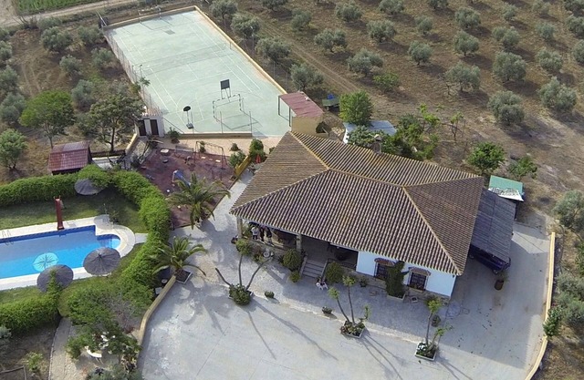 VILLA REY, EN ARDALES CON PISCINA Y TENIS, A 7 KMS DEL CAMINITO DEL REY