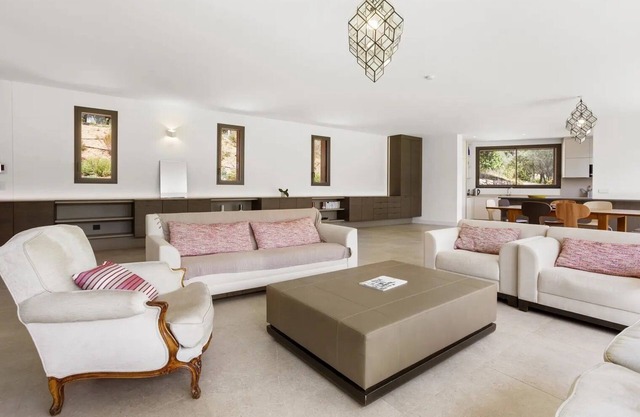 Villa 'Rez De Valeriane' con jardín compartido y Wi-Fi