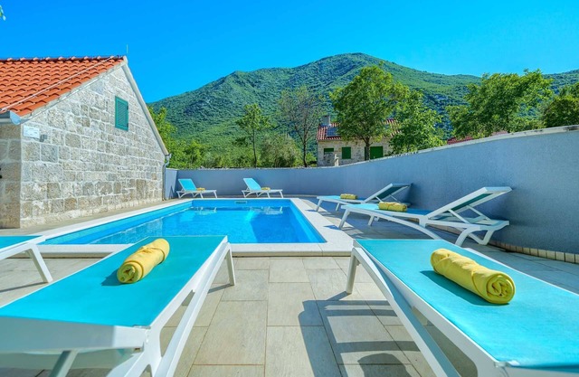 Villa Roglic con piscina privada en Župa cerca de Biokovo