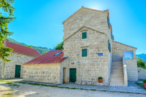 Villa Roglić Serene Retreat Near Baška Voda with Heated Pool
