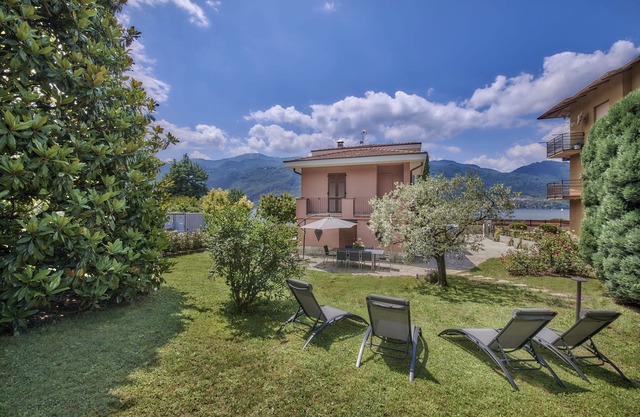 Villa 'Rosa' con vistas al lago, Wi-Fi y aire acondicionado