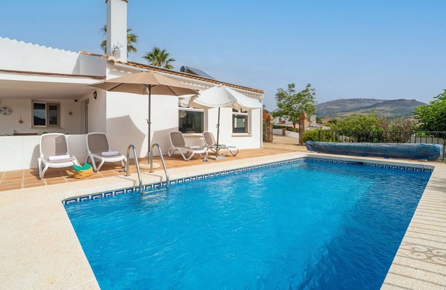 Villa "Rosa" con vistas a la montaña, piscina, Wi-Fi y jardín