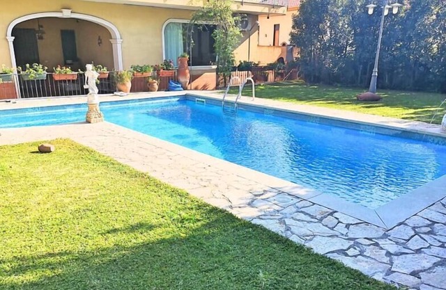 Villa Rosyiano - Hermosa villa con jardín privado, piscina y zona al aire libre con barbacoa