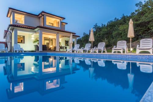 Villa Satine, a romantic pool villa surrounded by nature
