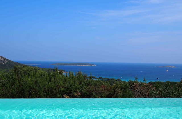 Villa para 12 personas, vista grandiosa en la playa de Palombaggia. aire acondicionado
