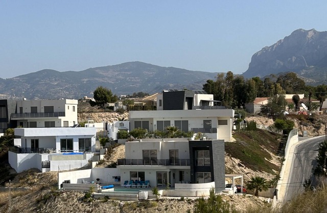 Nueva villa moderna con piscina privada climatizada