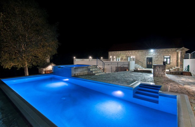 Villa Stipanovi Dvori with heated pool