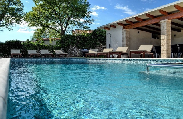 Lujosa villa para unas vacaciones familiares activas con piscina de sal