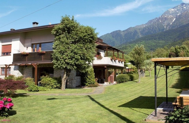 villatrecariole para 2 con piscina y vista a la montaña y al lago