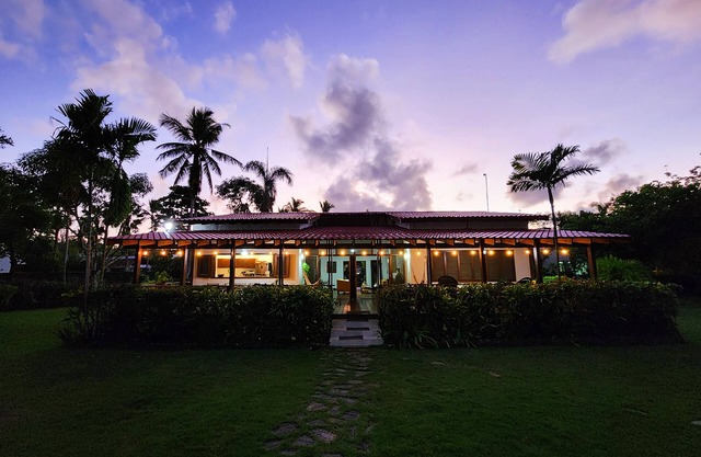 Villa w/Cook! Sandy beach 150 meter walk / Wi-Fi