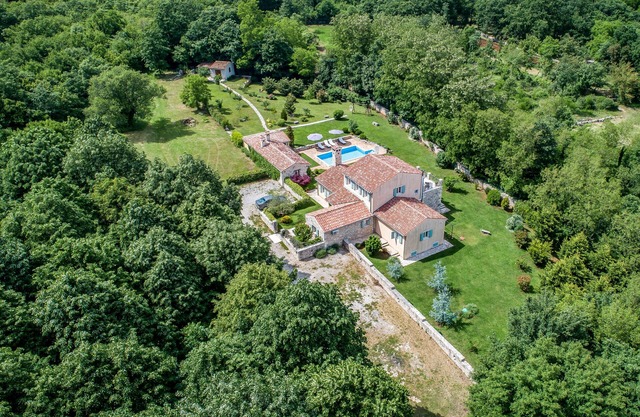 Villa en Croacia, istria, con una piscina y sauna para 8 personas