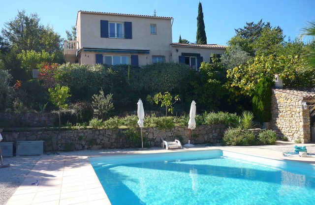 villa con piscina, tranquilo, entre mar y olivos