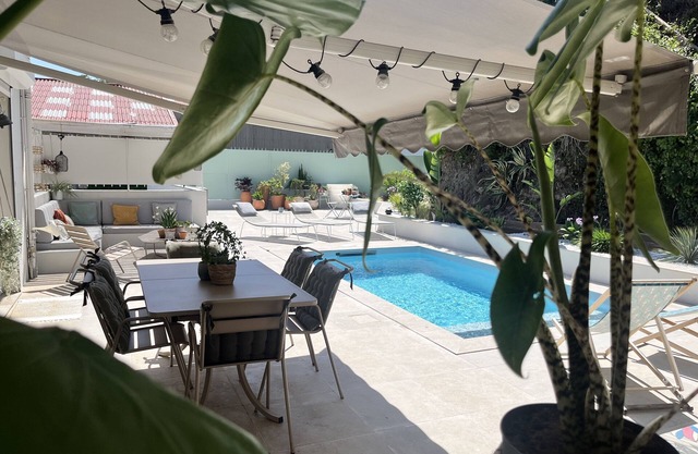 Villa con piscina y jardín cerca del centro!
