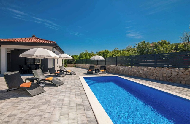 Casa vacacional con piscina en una zona tranquila