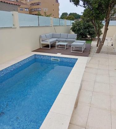 Villa with Private Pool, BBQ & Patio