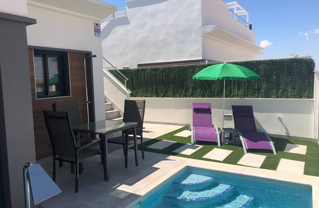 Villa con piscina privada, wifi gratuito, terraza en la azotea + equipamiento para bebés.
