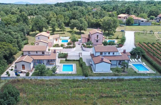 Casa vacacional con piscina privada y ducha exterior