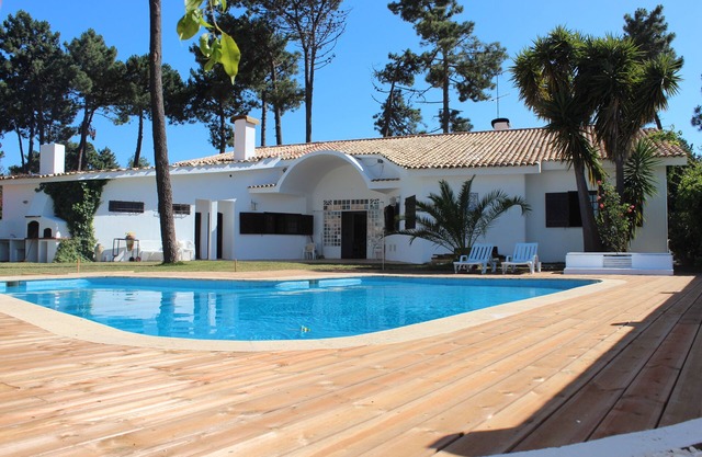 Villa con piscina privada cerca de la playa, el golf y Lisboa