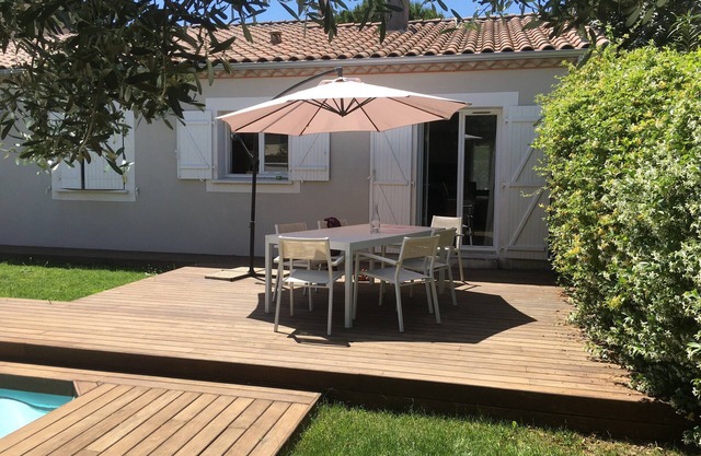 Villa con piscina tranquila