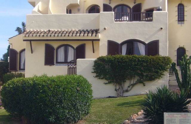 Villa con impresionantes vistas, fácil acceso a la piscina / hermosos jardines. A / Con