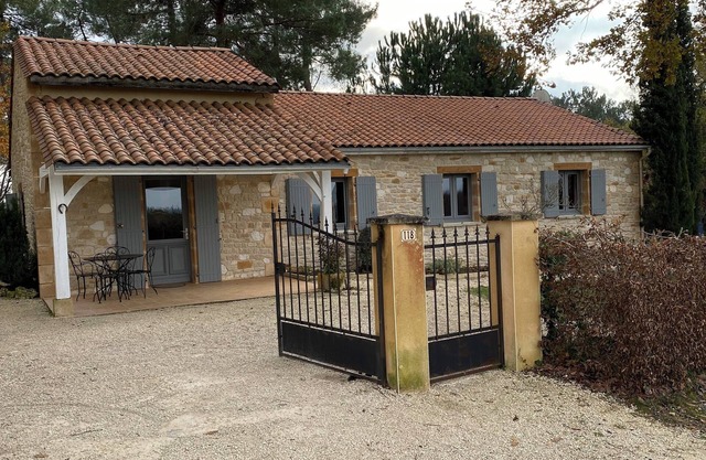 VILLA CON PISCINA EN PERIGORD NEGRO CON VISTA A LA CAMPAÑA SARLADAISE