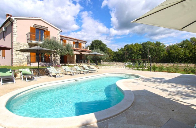 Casa vacacional con piscina, parque infantil y sala de fitness