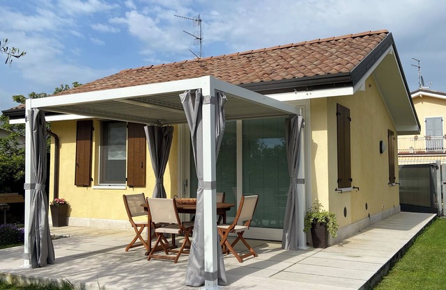 Villetta Gelsomino, en Bardolino Calmasino villa en residencia con piscinas.
